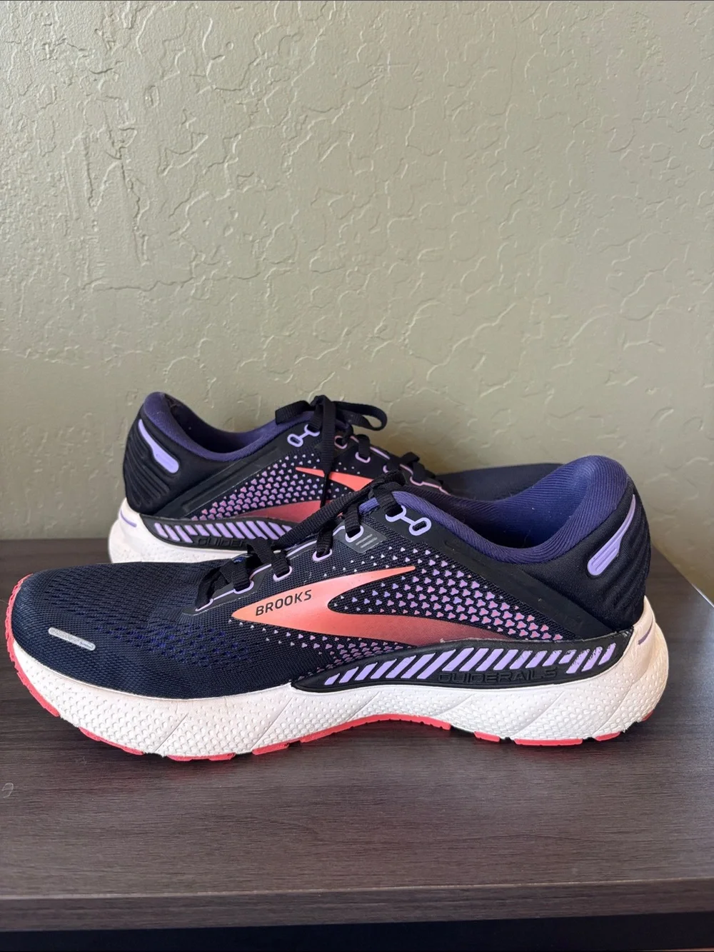 Brooks Adrenaline GTS 22 Road Running Black Purple Peach Sneakers Size 10.5